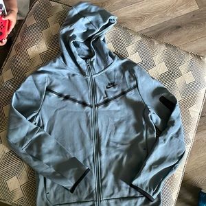 Nike tech fleece zip hoodie. Size XL.